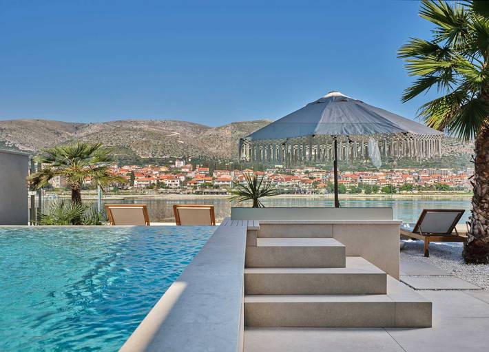 Villa für 10 Personen, mit Pool und Whirlpool sowie Sauna und Terrasse in Trogir