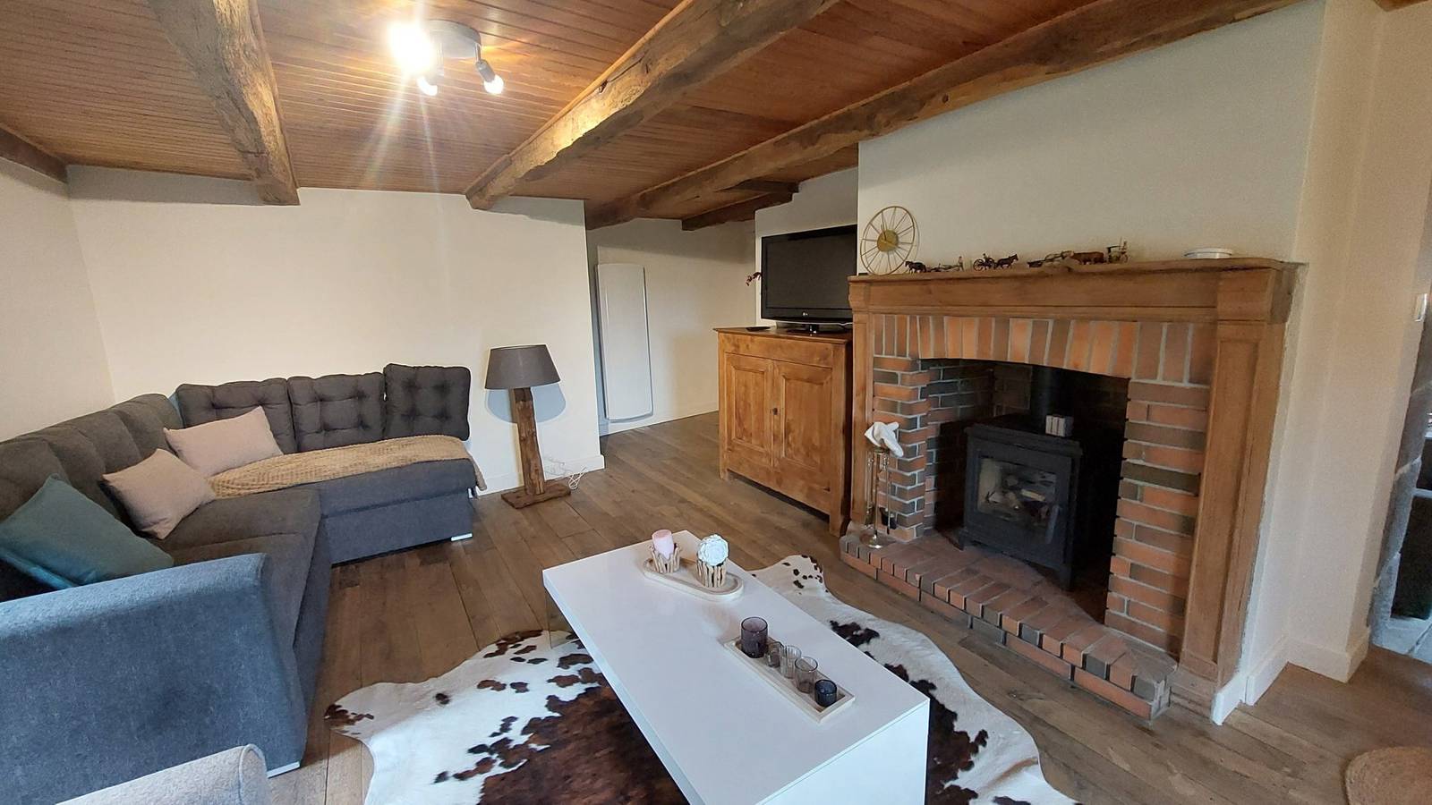 Gite pour 8 personnes avec jacuzzi, à proximité d'Aurillac in Arpajon-sur-Cère, Région d'Aurillac