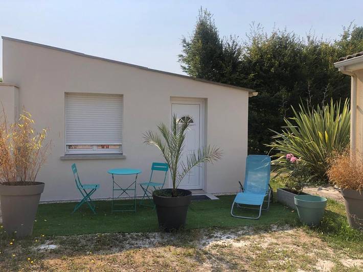 Location de vacances pour 2 personnes, avec jardin et vue à Saint-Georges-Antignac