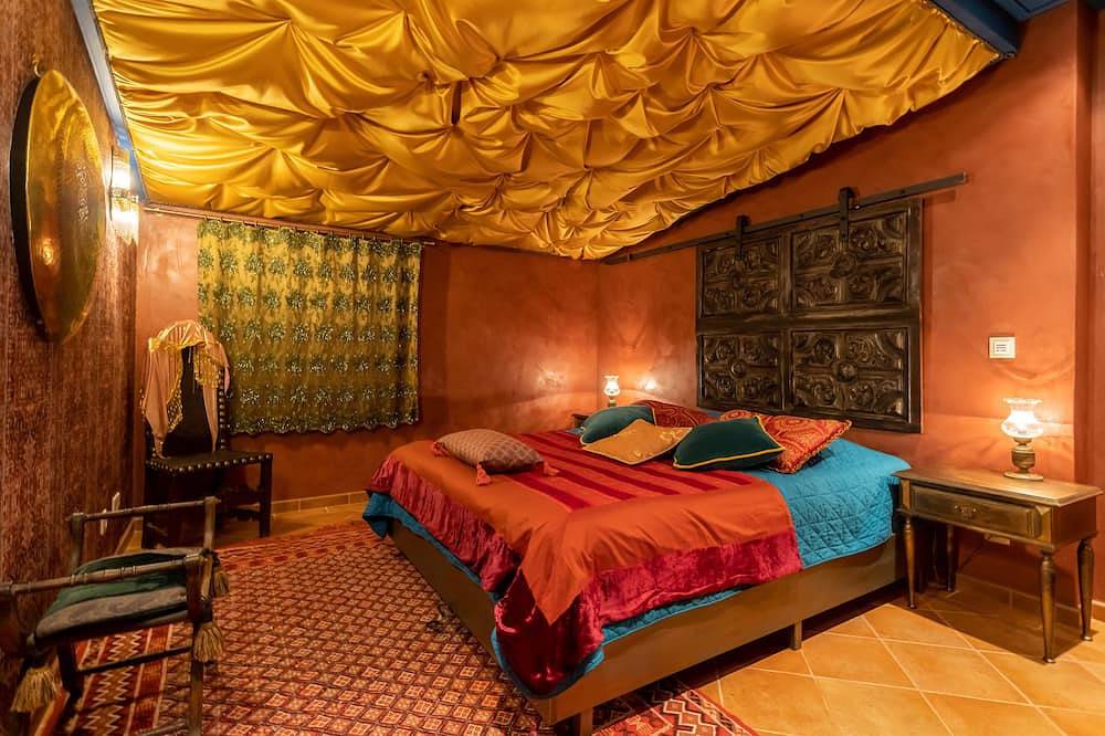 Estate \"Quinta do Monte das Abelhas\" Themed bed and breakfast near Lisbon in Lisbon District
