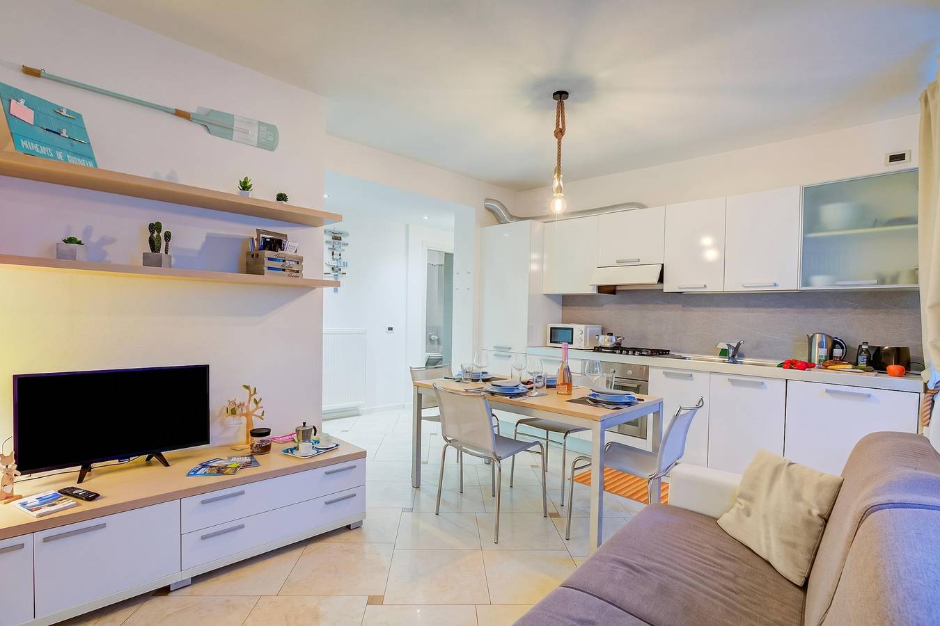 Appartement entier, Heart Of Riva - 100m From The Lake Garda in Riva del Garda, Montagnes autour du lac de Garde