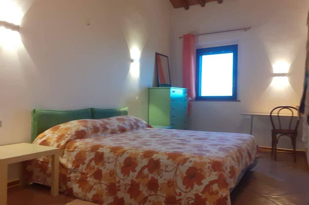 Aurora, 3 bedroom house with air conditioning, wifi, garden and shared pool in Vinci, Provincia de Firenze