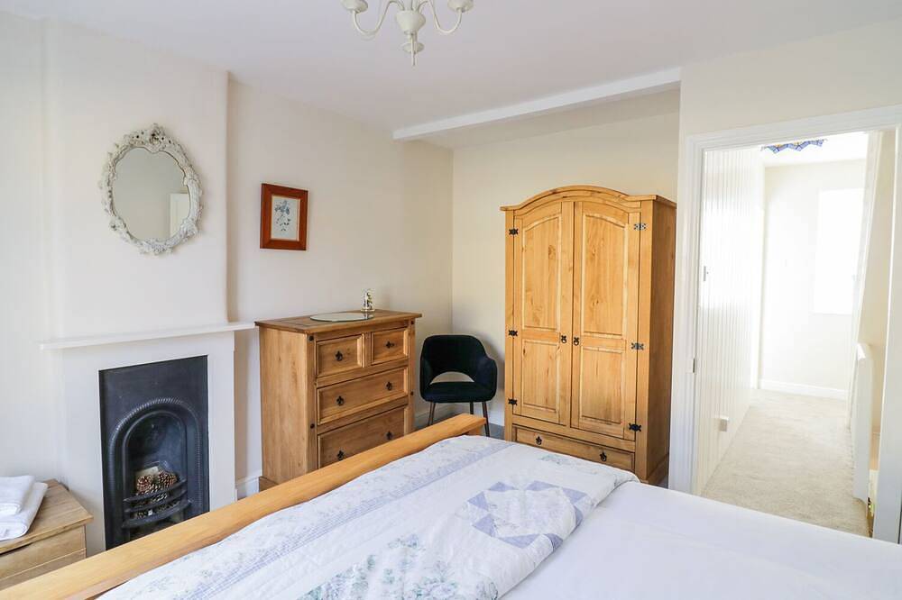 Victoria Cottage, pet friendly, with open fire in Chipping Norton in Chipping Norton, Oxfordshire