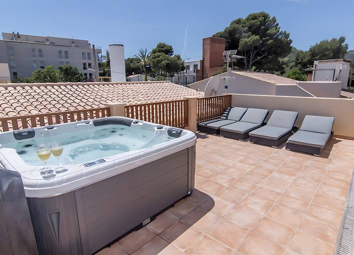 Ferienhaus für 4 Personen, mit Balkon und Whirlpool