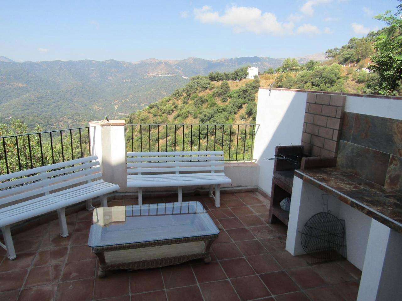 Three-Bedroom Townhouse in Genalguacil, Malaga Prowincja