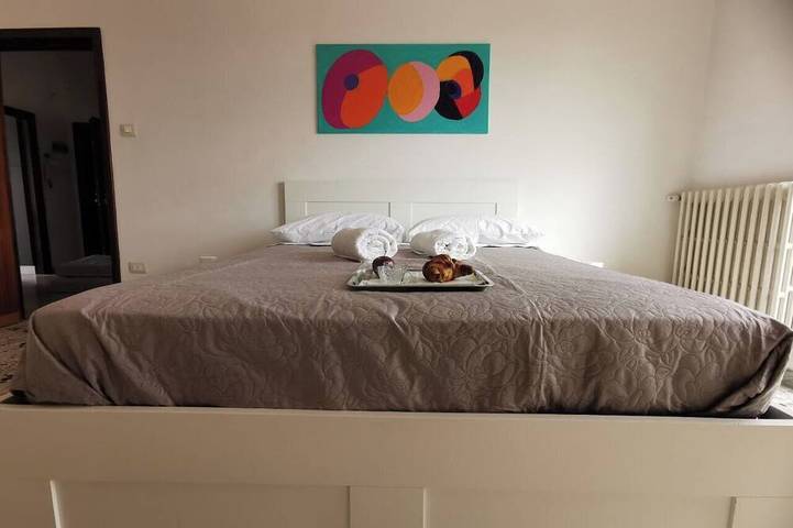 Ganze Wohnung, Geräumige moderne Wohnung, Balkon mit Bergblick, kostenloses Parken in Pescara, Pescara Provinz