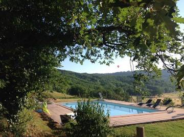 Gîte pour 10 personnes, avec terrasse et piscine à Vaour