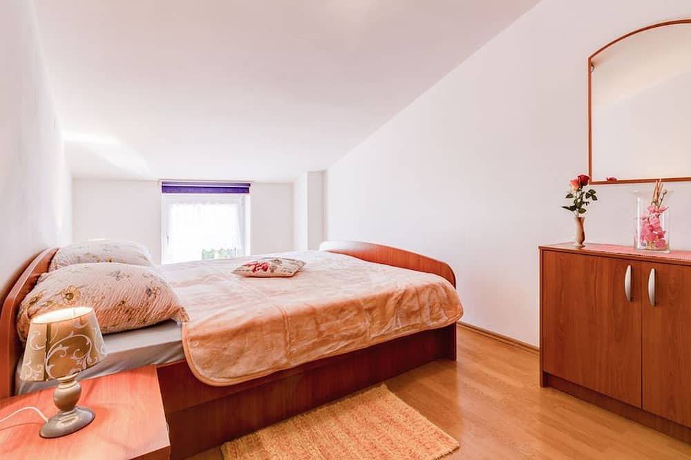 Ganze Wohnung, Balkon mit Meerblick, Fazana, 280m zum Hauptstrand, 400m bis zur Altstadt in Fazana, Südküste Istrien