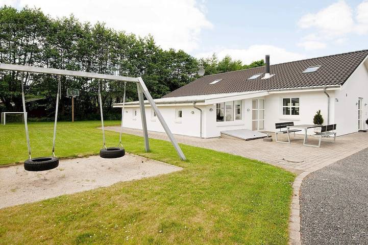 Ferienhaus für 12 Personen, mit Terrasse und Pool sowie Whirlpool, mit Haustier - 1