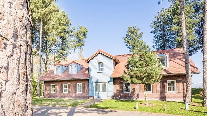 Vakantiehuis voor 24 personen, with tuin and sauna as well as terras and zwembad in Weert
