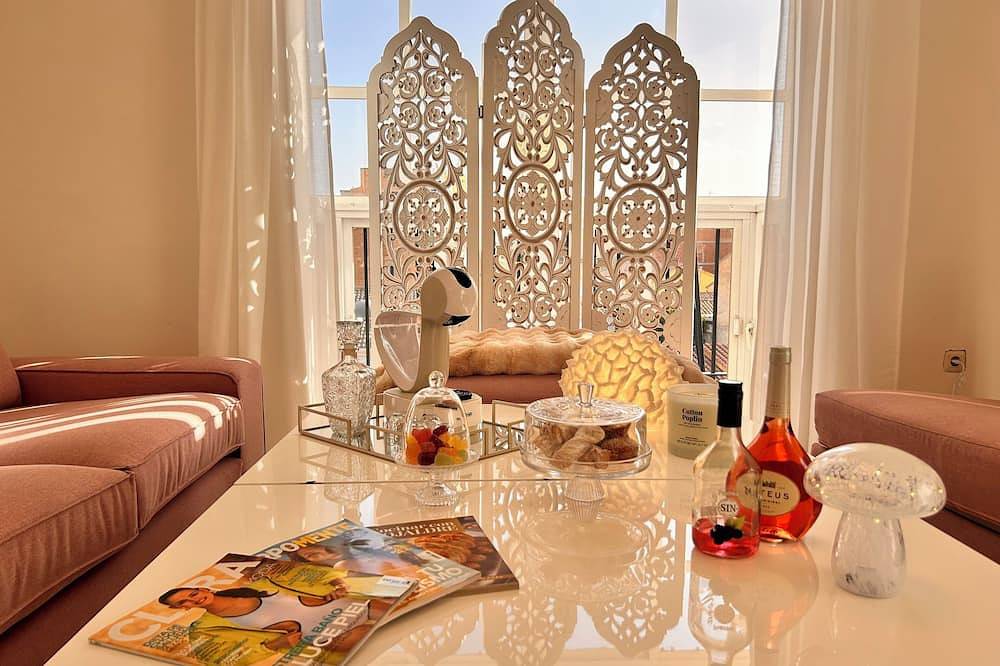 Entire apartment, Cisneros Royal Apartment - Granada in La Zubia, Granada Province