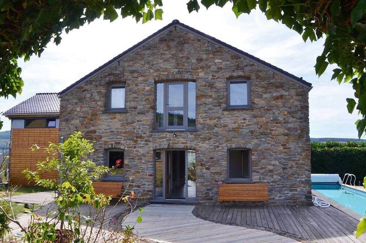 Maison de vacances pour 9 personnes, avec jardin ainsi que terrasse et piscine, animaux acceptés à Stoumont