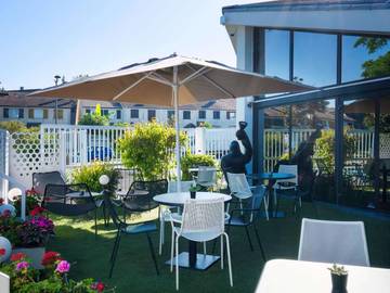 Hôtel pour 4 personnes, avec terrasse, animaux acceptés à Cergy