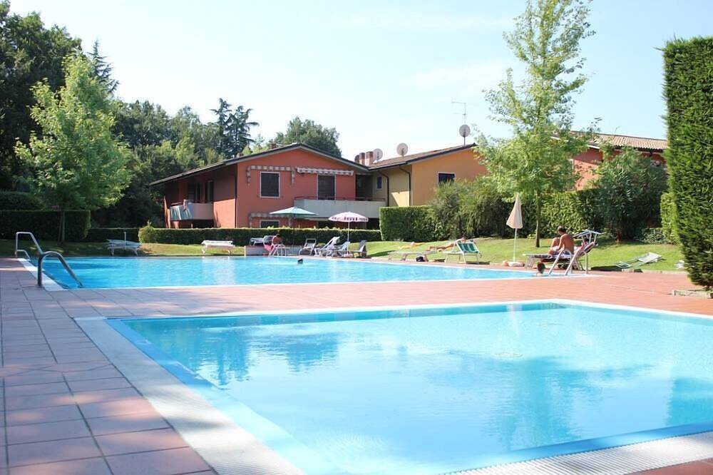 Ganze Wohnung, Gardasee – reizende Wohnung in einer Wohnanlage mit Pool, reservierter Parkplatz in Colà, Lazise