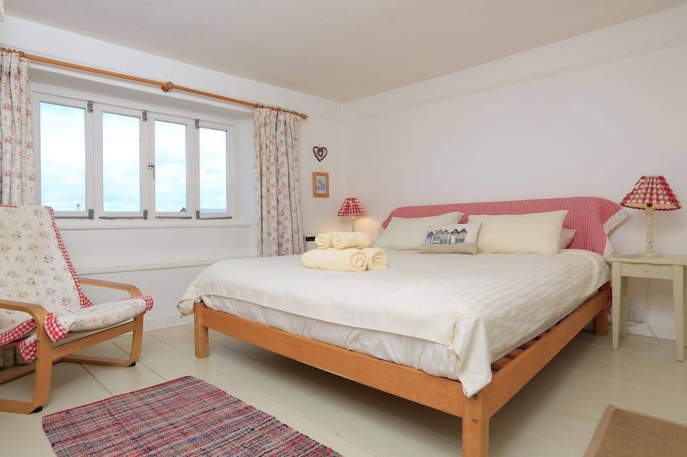 Bow Cottage, pet friendly, with open fire in East Portlemouth in East Portlemouth, South Devon