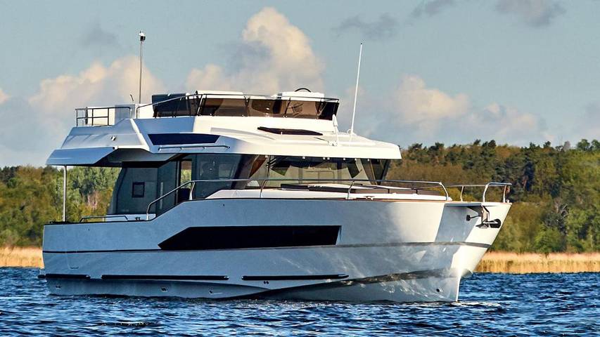 Boot für 4 Personen, mit Terrasse und Seeblick sowie Ausblick in Werder