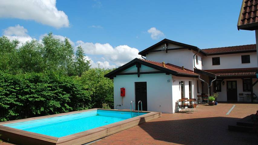 Ferienwohnung für 18 Personen, mit Pool und Garten sowie Terrasse in Dargun