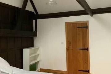 Glamping for 7 People in Dormansland, Surrey, Photo 4