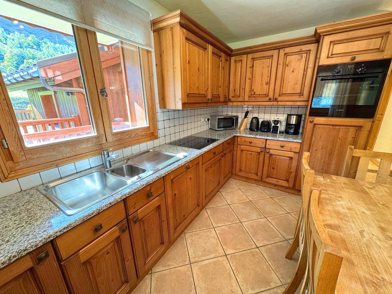 Entire apartment, Spacious 4-Room Apartment with Ski Access, Balcony, and Stunning Views near Les Menuires in Saint-Martin-de-Belleville, Les Trois Vallées