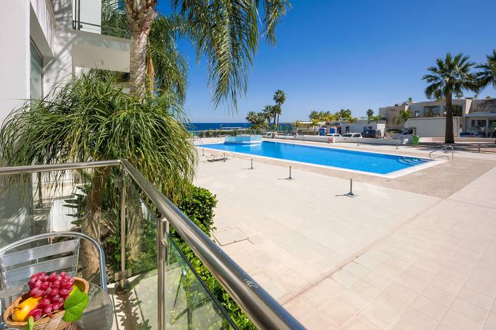 Last minute apartment for 3 people, with Balcony/Terrace and Pool in Protaras