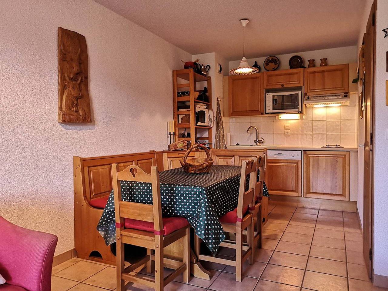Appartement entier, Appartement cosy avec terrasse, proche pistes et commodités - 6 pers. in Notre-Dame-de-Bellecombe, Région d'Albertville