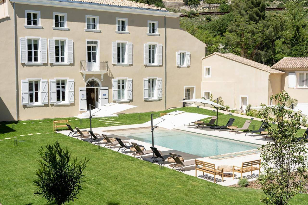 Château de l'insolas in Villeneuve-lès-Avignon, Région de Nîmes