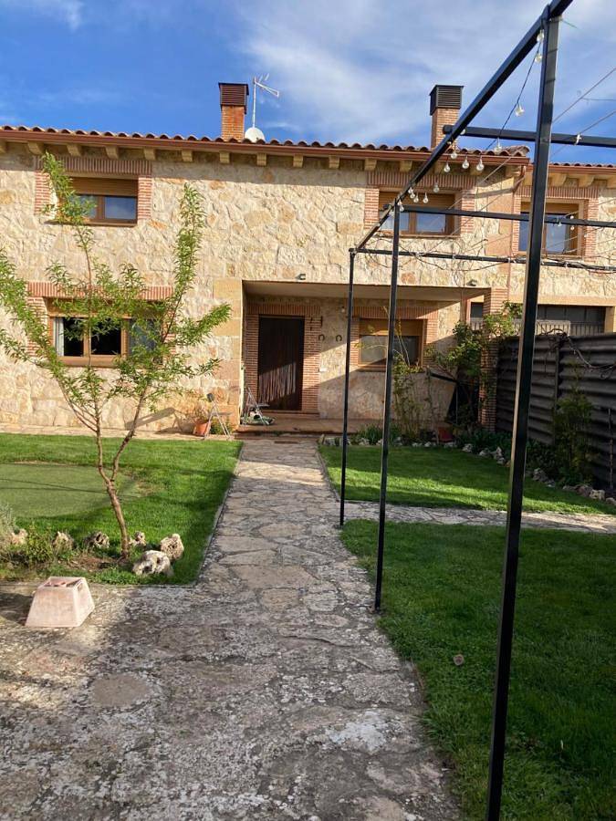 Casa rural para 16 personas, con jardín y vistas en Comarca de Sepúlveda