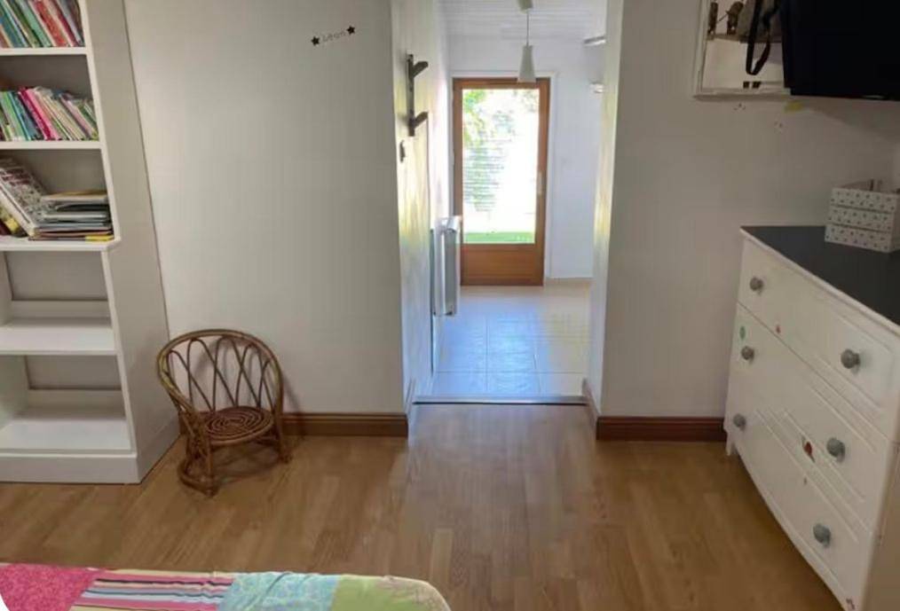 Chambre avec piscine, saison estivale in Urrugne, Région de Bayonne