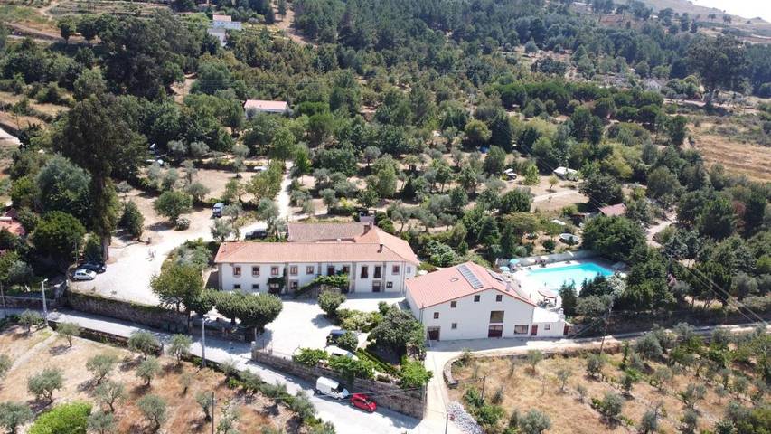 Pousada para 3 pessoas, com Terraço e Jardim e ainda Piscina and Vista em 