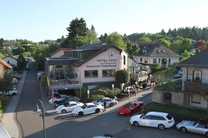 Hôtel pour 4 personnes, avec Terrasse ainsi que Jardin et Vue à Nürburg