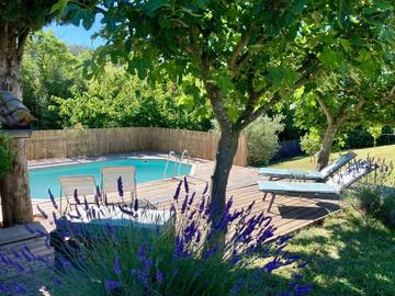 Gîte pour 4 personnes, avec jardin ainsi que piscine et vue à Charmes-sur-l'Herbasse