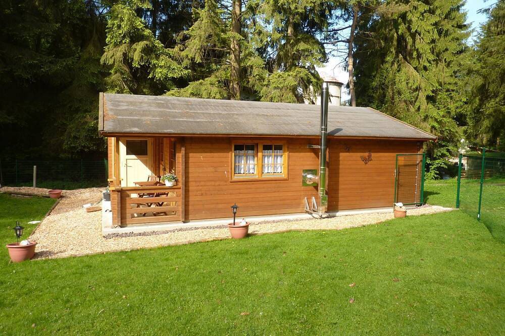 Holz-Blockhaus für vier Personen mit Terrasse in Beltheim, Hunsrück