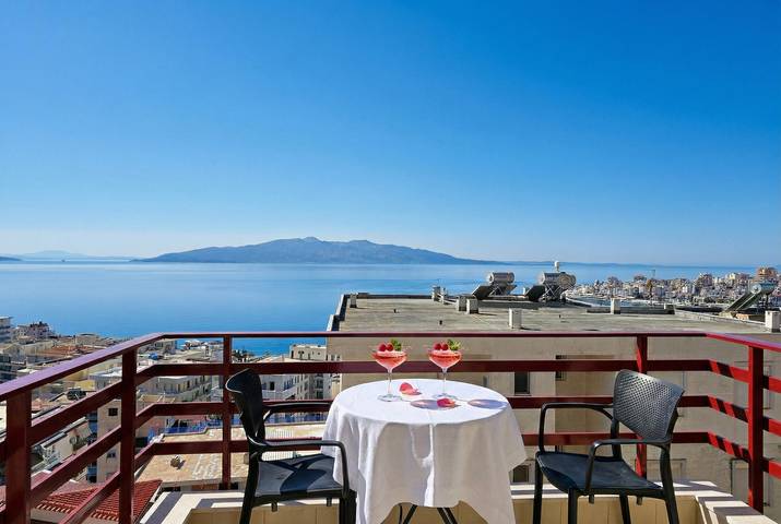 Bungalow per 3 persone, con balcone in Albania