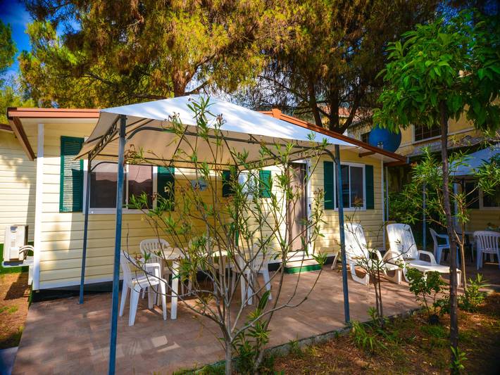 Bungalow für 5 Personen, mit Terrasse und Pool in Toscolano-Maderno