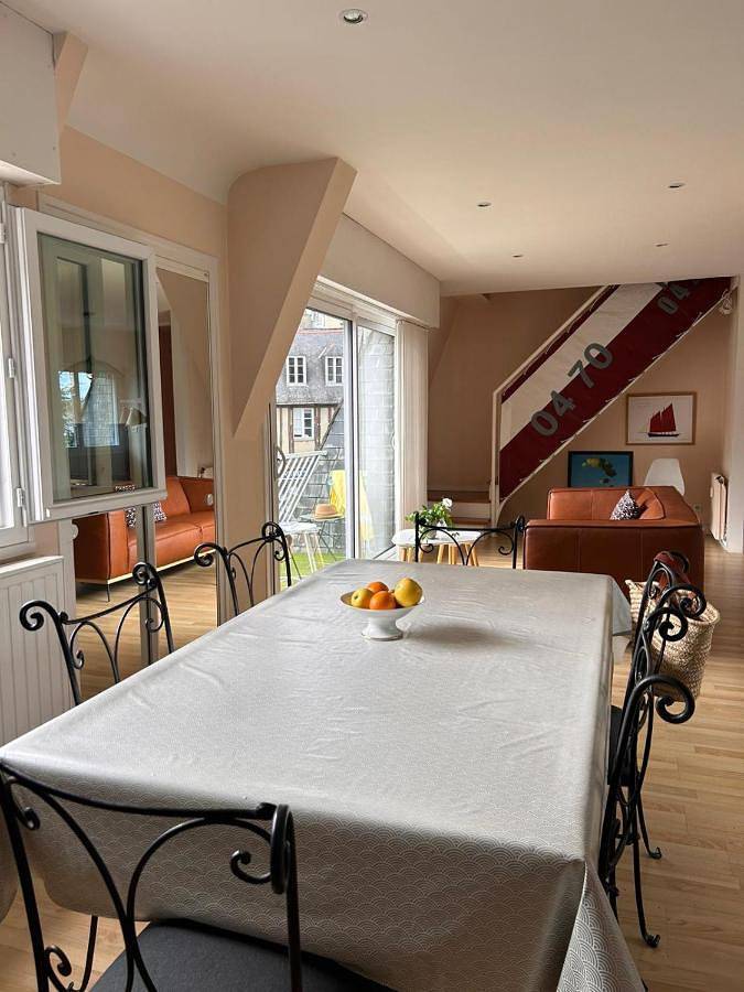 Gîte pour 7 personnes, avec vue et balcon dans Marche Sur La Place Des Lices Vannes - 2