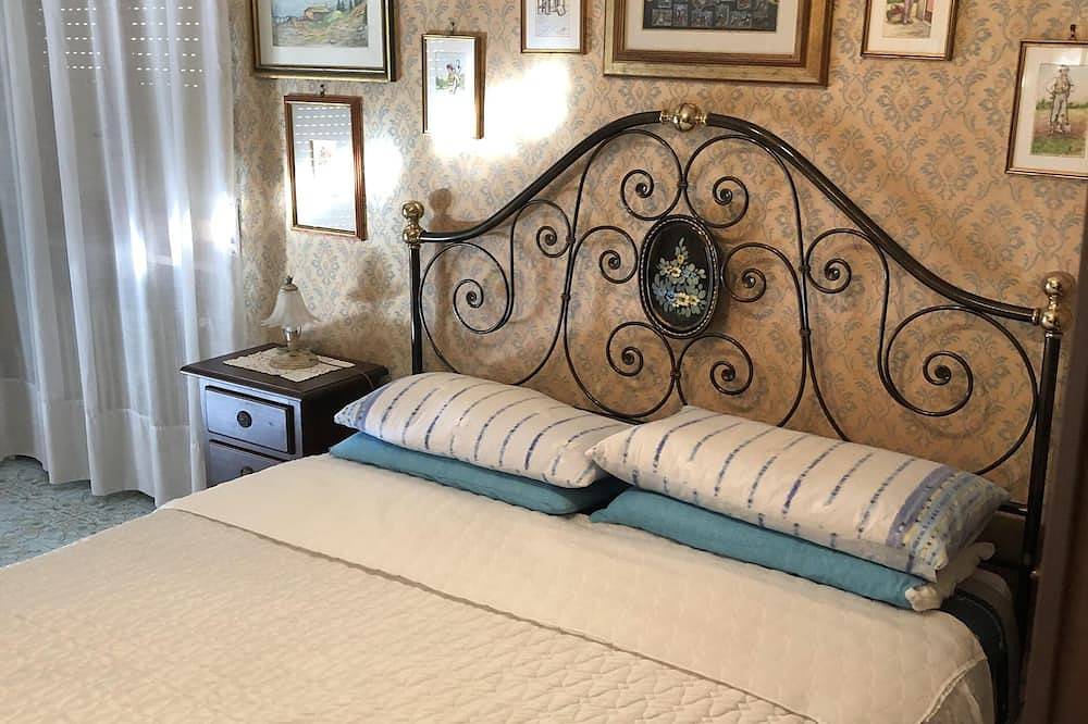 Entire apartment, Penthouse Anna, in the center of a small town with a splendid sea view in Ortona, Ortona (Municipality)