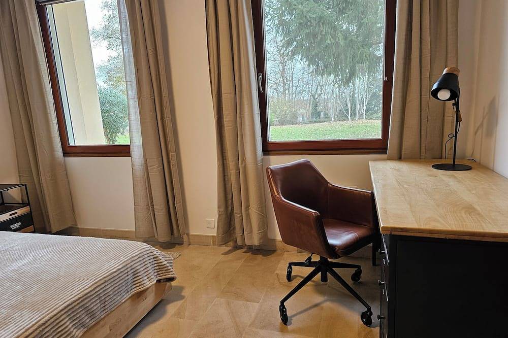 Private Estate with Pool – Apartment + Poolhouse near Versailles & Paris in Neauphle-le-Château, Yvelines