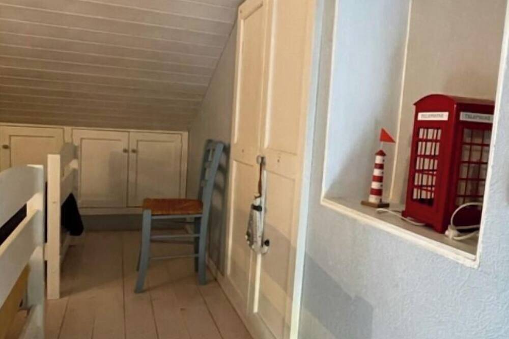 Family home with enclosed garden in a forest 900 m from the beach in Le Rocher, Longeville-sur-Mer