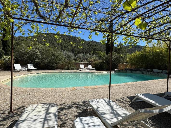 Gîte pour 4 personnes, avec vue ainsi que jardin et piscine à Villedieu - 2