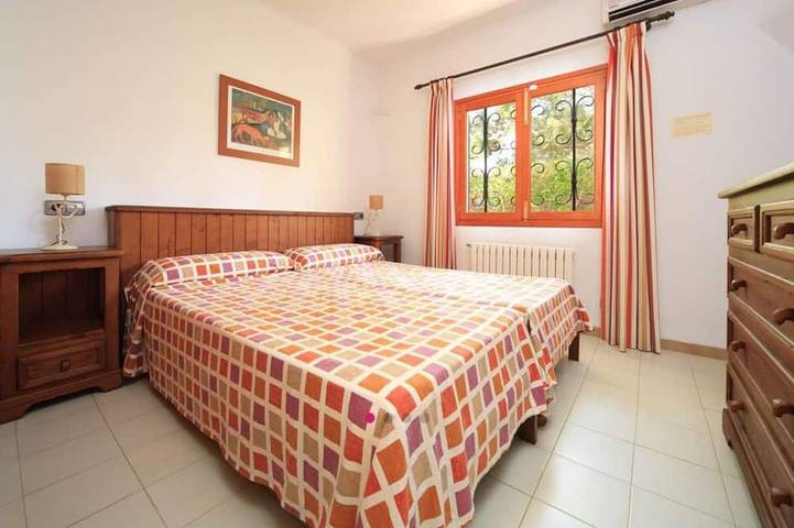 Marions Holiday Home with Private Pool in a Great Central Location, A/C, Wi-Fi in Caló de ses Dones (Santanyí), Santanyí