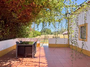 Casa rural para 2 personas, con jardín y piscina, Se admiten mascotas en Évora