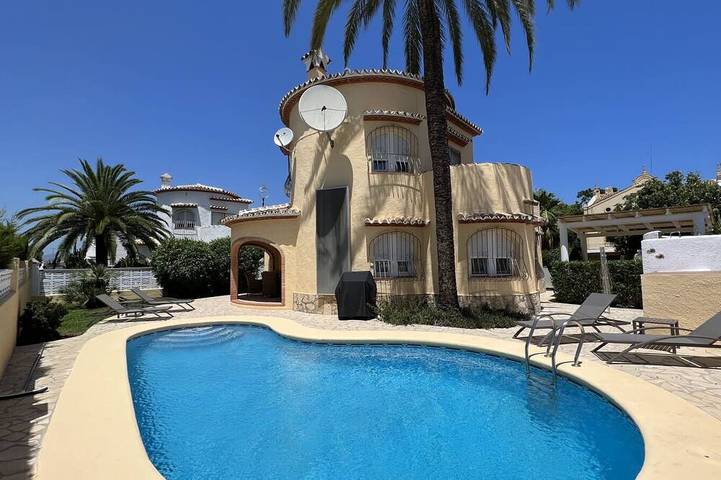 Chalet para 4 personas, con balcón además de piscina y jardín - 1