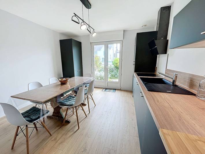 Casa bonita con jardín, cerca de la playa, 4 habitaciones, 8 plazas, parking y Wi-Fi in Saint-Pair-sur-Mer, Côte de la Déroute