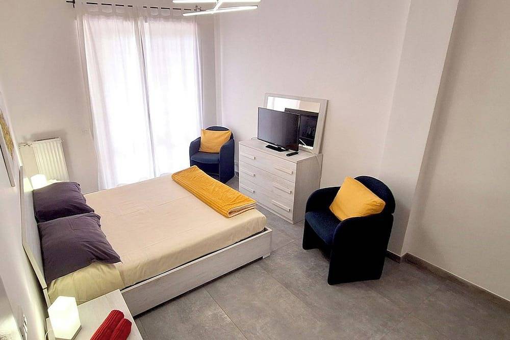 Entire apartment, Controluce Casa Vacanze con Parcheggio Gratuito in Bracciano, Lake Bracciano