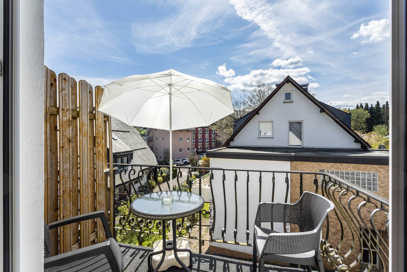 Ganze Wohnung, Ferienwohnungen Löwenstein Fewo 5 mit Gemeinschaftsgarten, Balkon und Wi-Fi in Willingen, die Mittelgebirge