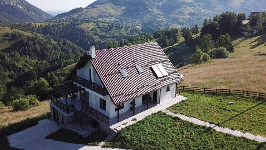Villa pour 8 personnes, avec Balcon et Terrasse ainsi que Jardin et Vue en Roumanie - 2