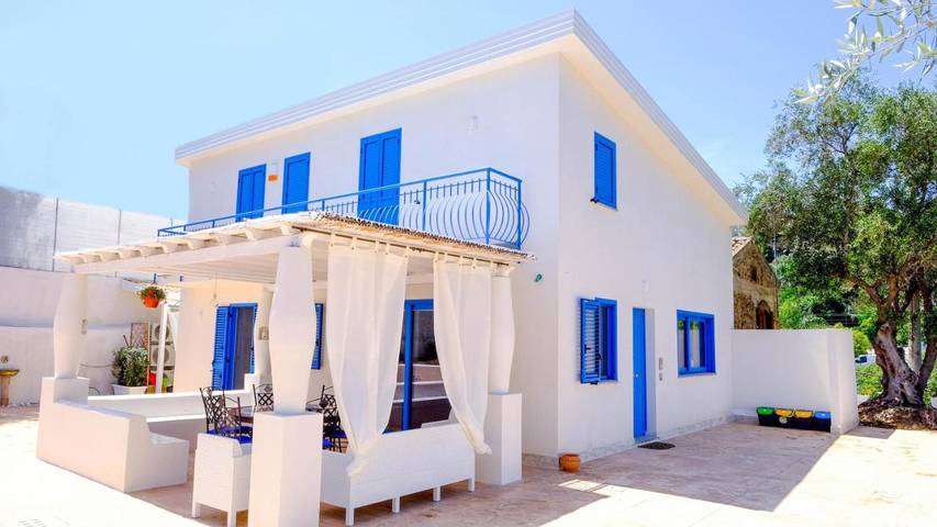 Villa voor 8 personen, with Balkon and Terras as well as Tuin and Uitzicht in Capo d'Orlando