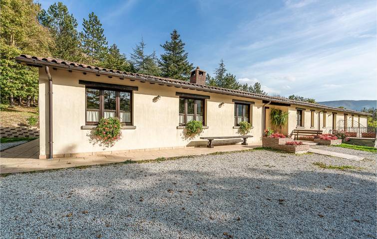 Villa per 22 persone, con giardino e piscina, adatto a famiglie con bambini in Montefeltro