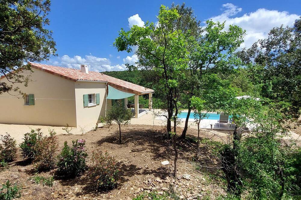 Detached house with view & pool in Barjac, Alès region
