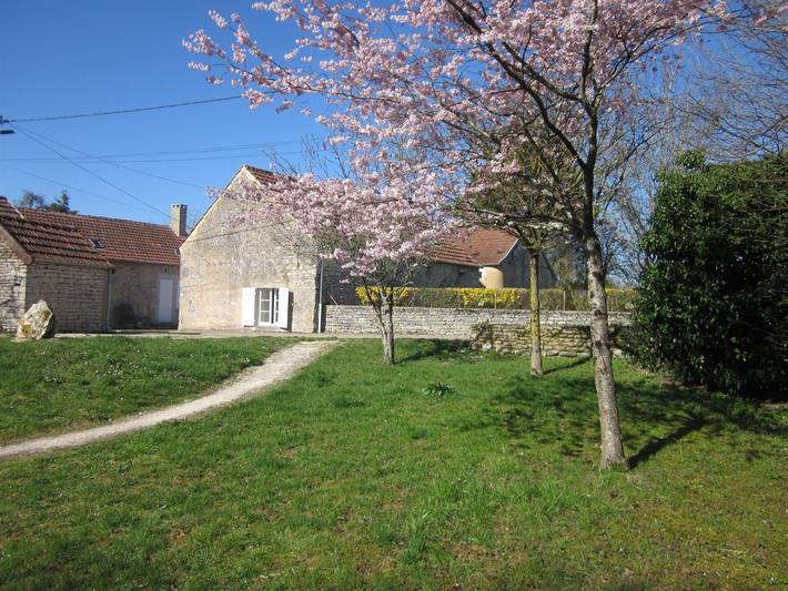 Charmantes Haus mit Grill und Fahrrädern, Haustiere erlaubt in Annoux, Region Avallon